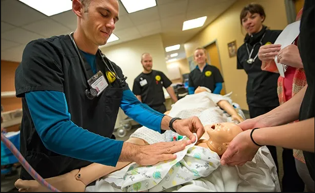 Menggunakan Simulasi sebagai Strategi untuk Mengurangi Kekurangan Keperawatan di Wyoming